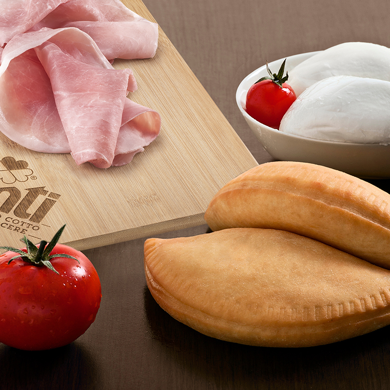 Panzerotti prosciutto cotto e mozzarella al forno